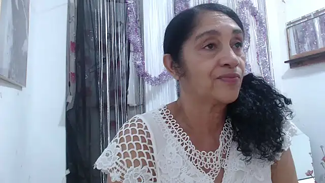 Snapshot of heyline_milf chatting on 02/07/25, 08:53 heyline milf online show from 02/07/25, 08:53