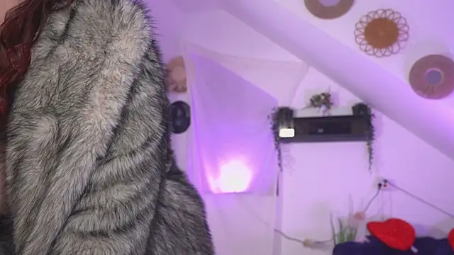 Amaliamour online show from 10/28/25, 03:43