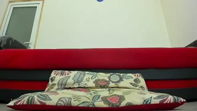 Snapshot of sweetheart_loves chatting on 10/23/25, 11:42 sweetheart loves online show from 10/23/25, 11:42