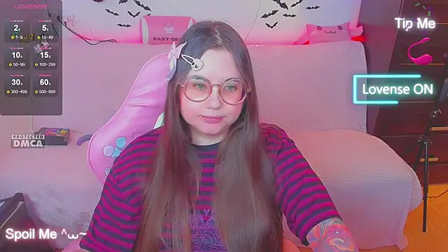 Snapshot of Lolisuccub chatting on 12/18/25, 05:41 Lolisuccub online show from 12/18/25, 05:41