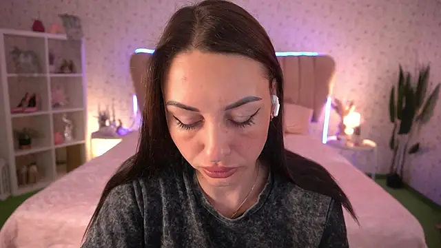 KristiiMax online show from 05/04/26, 07:37