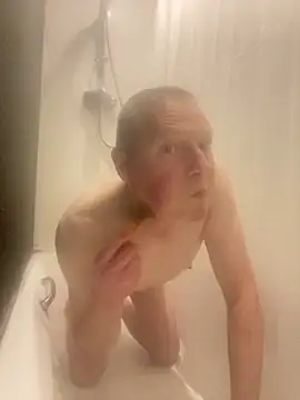 boilinghot123 online show from 11/18/25, 05:28