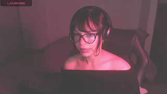 Snapshot of modjo_ chatting on 09/28/25, 05:46 modjo  online show from 09/28/25, 05:46