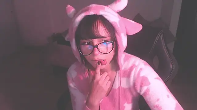 Snapshot of modjo_ chatting on 10/07/25, 04:53 modjo  online show from 10/07/25, 04:53