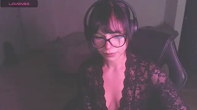 Snapshot of modjo_ chatting on 10/10/25, 03:16 modjo  online show from 10/10/25, 03:16