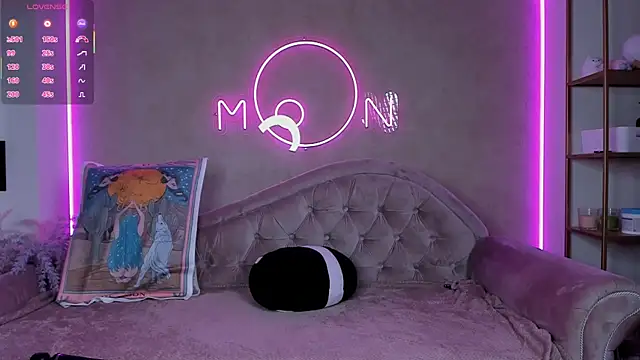 Snapshot of lika_lil chatting on 10/19/25, 06:58 lika lil online show from 10/19/25, 06:58