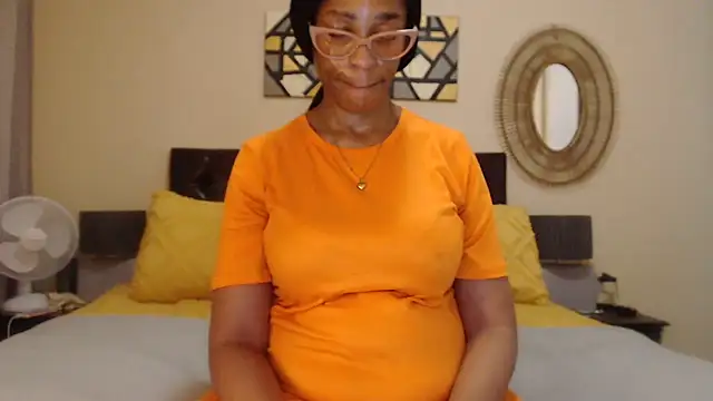 Snapshot of Creamyass22 chatting on 11/24/25, 04:29 Creamyass22 online show from 11/24/25, 04:29