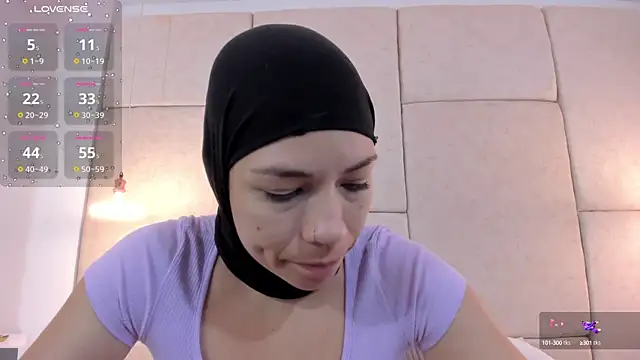 Snapshot of aisha_vs chatting on 09/23/25, 12:41 aisha vs online show from 09/23/25, 12:41