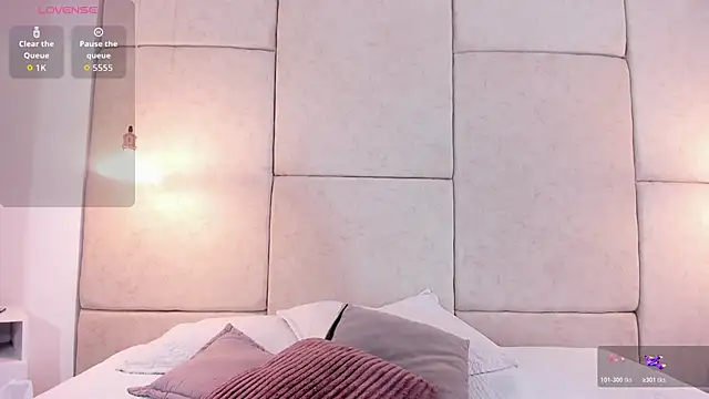 Snapshot of aisha_vs chatting on 12/05/25, 12:47 aisha vs online show from 12/05/25, 12:47