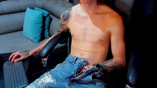 Snapshot of Dmtry6 chatting on 02/01/25, 12:29 Dmtry6 online show from 02/01/25, 12:29