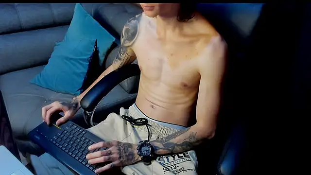 Snapshot of Dmtry6 chatting on 02/05/25, 12:49 Dmtry6 online show from 02/05/25, 12:49