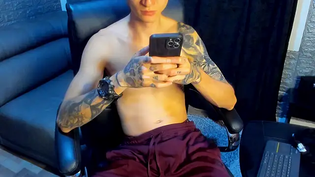 Snapshot of Dmtry6 chatting on 03/14/25, 01:37 Dmtry6 online show from 03/14/25, 01:37