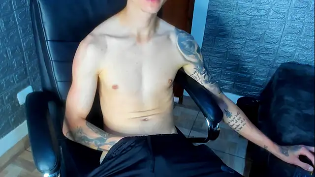 Snapshot of Dmtry6 chatting on 09/15/25, 02:39 Dmtry6 online show from 09/15/25, 02:39