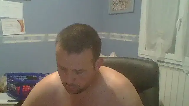 Snapshot of manubm03 chatting on 09/17/25, 04:14 manubm03 online show from 09/17/25, 04:14
