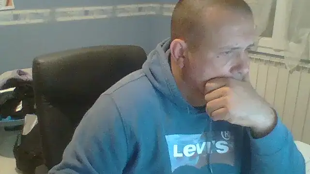 Snapshot of manubm03 chatting on 10/13/25, 11:32 manubm03 online show from 10/13/25, 11:32