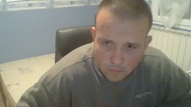 Snapshot of manubm03 chatting on 10/24/25, 06:26 manubm03 online show from 10/24/25, 06:26