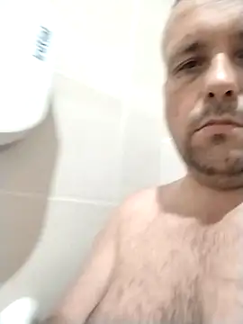 Snapshot of manubm03 chatting on 10/30/25, 11:33 manubm03 online show from 10/30/25, 11:33