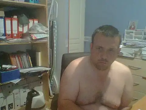 Snapshot of manubm03 chatting on 05/14/26, 05:03 manubm03 online show from 05/14/26, 05:03