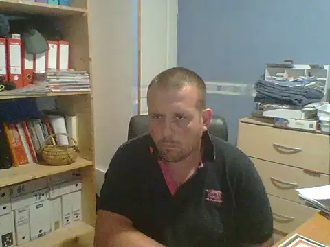 Snapshot of manubm03 chatting on 06/12/26, 01:10 manubm03 online show from 06/12/26, 01:10