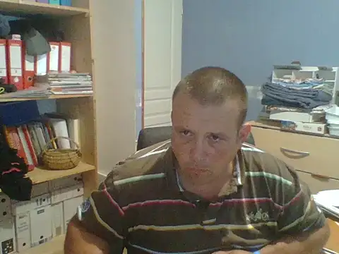 Snapshot of manubm03 chatting on 06/14/26, 04:31 manubm03 online show from 06/14/26, 04:31