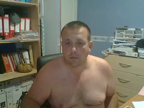 Snapshot of manubm03 chatting on 06/25/26, 03:28 manubm03 online show from 06/25/26, 03:28