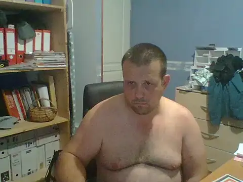 Snapshot of manubm03 chatting on 06/27/26, 05:40 manubm03 online show from 06/27/26, 05:40