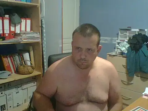 Snapshot of manubm03 chatting on 06/28/26, 07:47 manubm03 online show from 06/28/26, 07:47