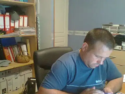 Snapshot of manubm03 chatting on 06/29/26, 07:58 manubm03 online show from 06/29/26, 07:58