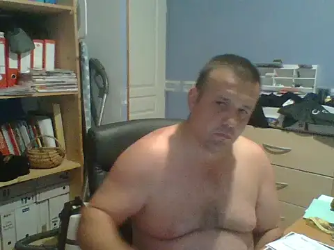 Snapshot of manubm03 chatting on 07/05/26, 07:15 manubm03 online show from 07/05/26, 07:15