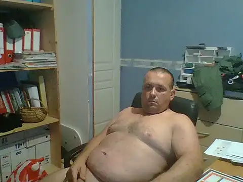 Snapshot of manubm03 chatting on 07/15/26, 06:02 manubm03 online show from 07/15/26, 06:02