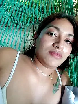 Snapshot of annie-19 chatting on 10/09/25, 05:00 annie-19 online show from 10/09/25, 05:00