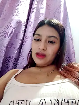 Snapshot of annie-19 chatting on 10/24/25, 03:41 annie-19 online show from 10/24/25, 03:41