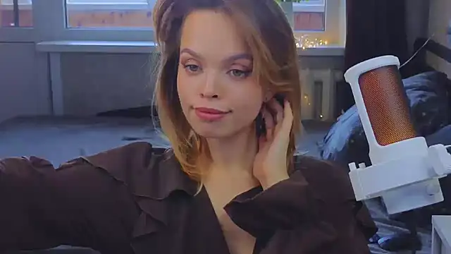 Snapshot of sinteas chatting on 10/21/25, 10:27 sinteas online show from 10/21/25, 10:27