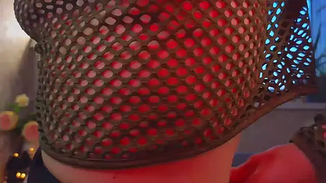 Snapshot of sinteas chatting on 10/27/25, 01:15 sinteas online show from 10/27/25, 01:15