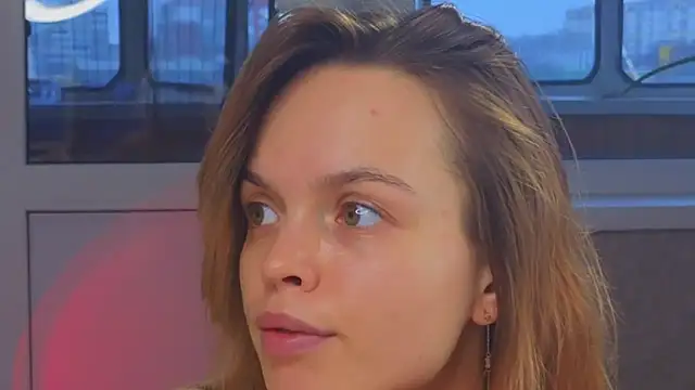 Snapshot of sinteas chatting on 11/13/25, 10:14 sinteas online show from 11/13/25, 10:14