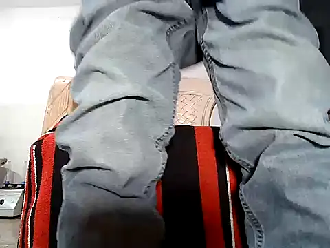 Snapshot of manan28 chatting on 11/11/25, 11:43 manan28 online show from 11/11/25, 11:43