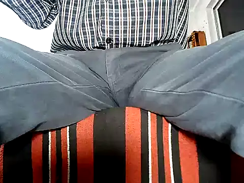 Snapshot of manan28 chatting on 11/13/25, 12:15 manan28 online show from 11/13/25, 12:15