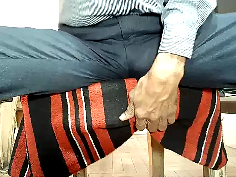 Snapshot of manan28 chatting on 11/21/25, 06:45 manan28 online show from 11/21/25, 06:45