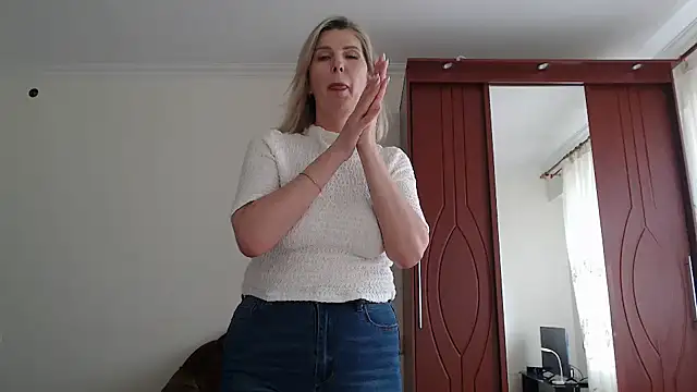 sensualEmilia online show from 11/06/25, 10:38