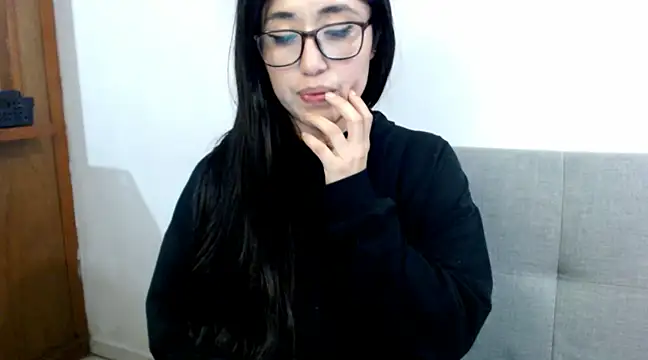 Snapshot of YummymeowW chatting on 02/23/25, 06:17 YummymeowW online show from 02/23/25, 06:17