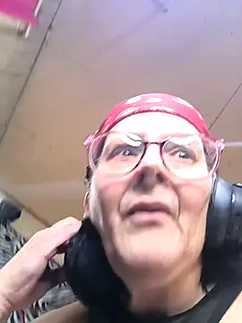 Snapshot of davisdesires@xh chatting on 11/10/25, 03:00 davisdesiresxh online show from 11/10/25, 03:00