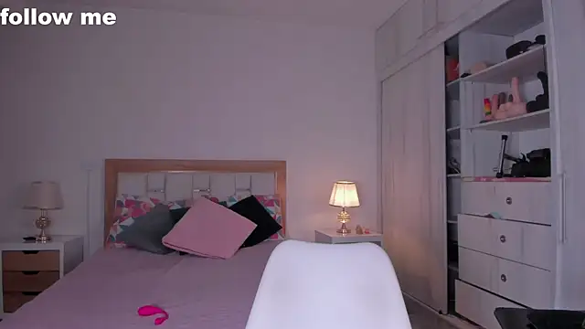 mia hank online show from 12/17/24, 11:39