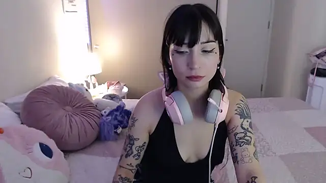 Snapshot of latinpetit chatting on 03/15/25, 04:57 latinpetit online show from 03/15/25, 04:57