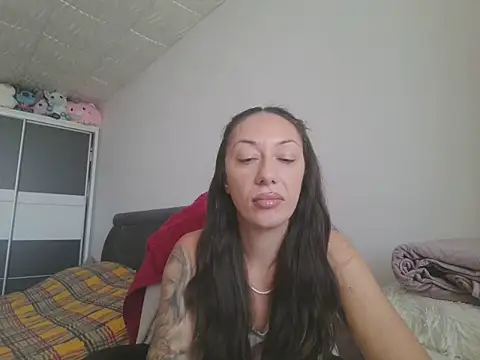 Snapshot of MeliEva chatting on 10/21/25, 10:49 MeliEva online show from 10/21/25, 10:49