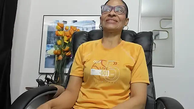 Snapshot of Aries_Mature chatting on 10/19/25, 03:01 Aries Mature online show from 10/19/25, 03:01