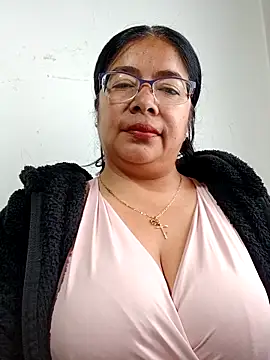   valentina18 online show from 02/17/25, 01:10