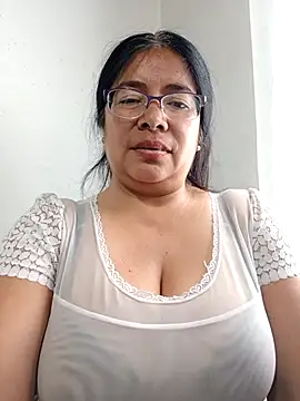   valentina18 online show from 02/25/25, 04:42