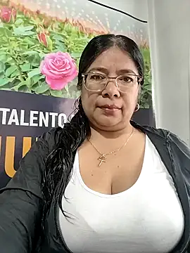   valentina18 online show from 05/13/26, 12:57