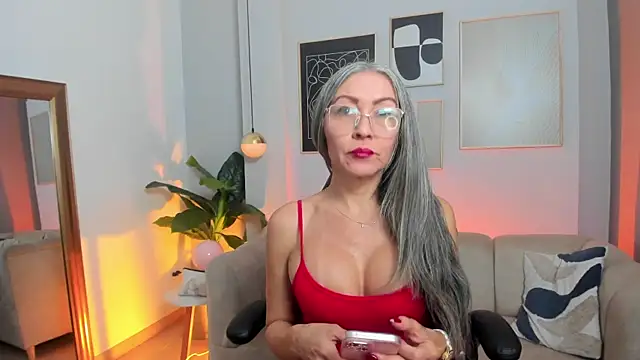  Nicoletteshea  online show from 07/07/26, 11:42