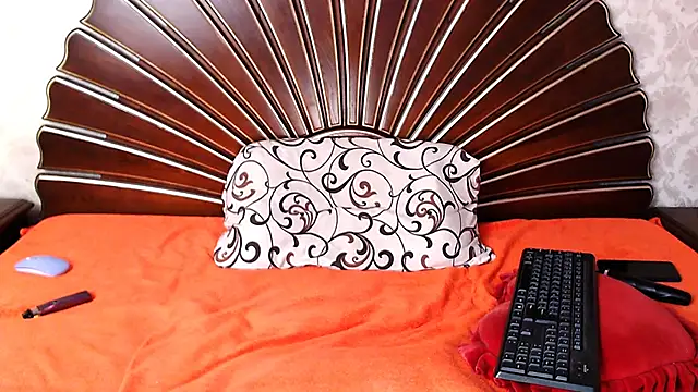 Snapshot of PrettyHairyBlonde chatting on 12/23/24, 07:49 PrettyHairyBlonde online show from 12/23/24, 07:49